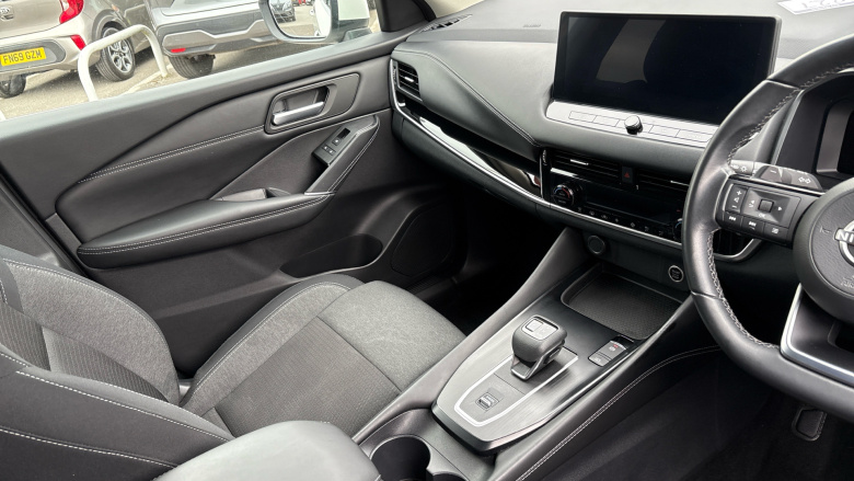 Nissan Qashqai 1.3 DiG-T MH 158 N-Connecta 5dr Xtronic Petrol Hatchback